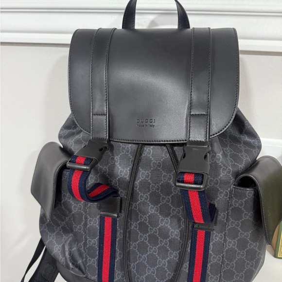 Authentic Gucci GG Supreme Large Backpack - Picture 1 of 8